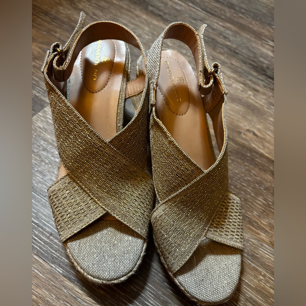 Bandolino Women's sandals shimmering Gold Wedges 7.5 M - Picture 8 of 9